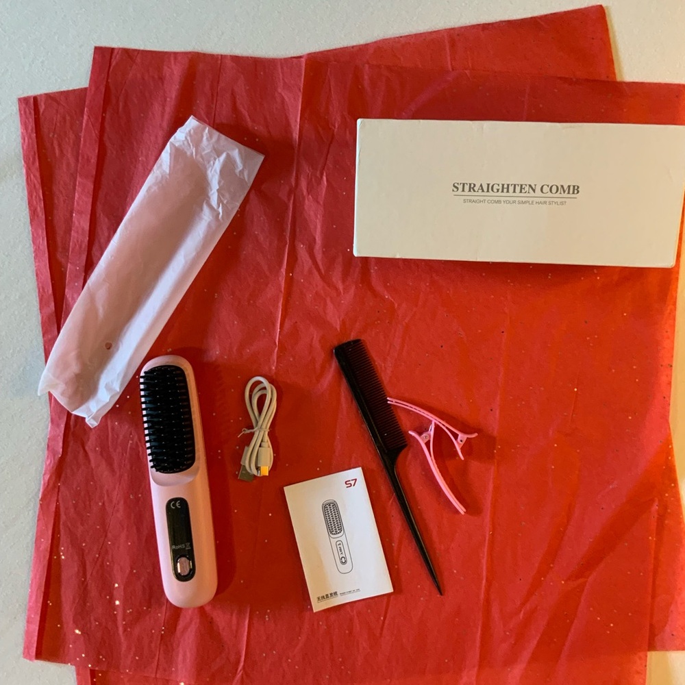 Straighten Comb in White Box. All packaging, parts and accessories included.